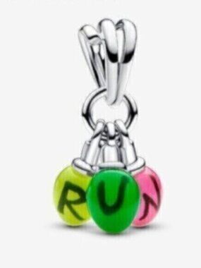 💝💞NWT Pandora Stranger Things Glow-in-the-dark Run Dangle Charm